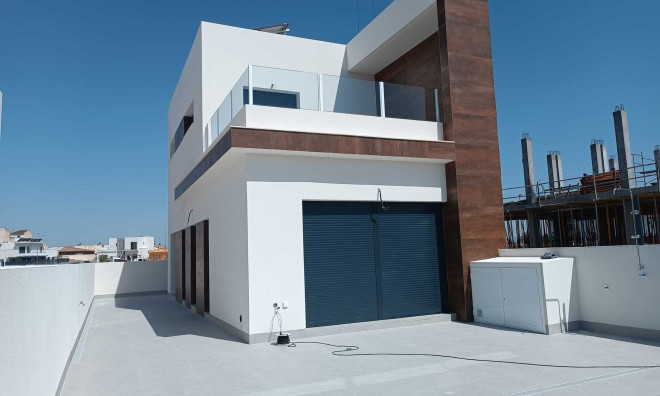 Новое здание - Таунхаус -
Daya Nueva