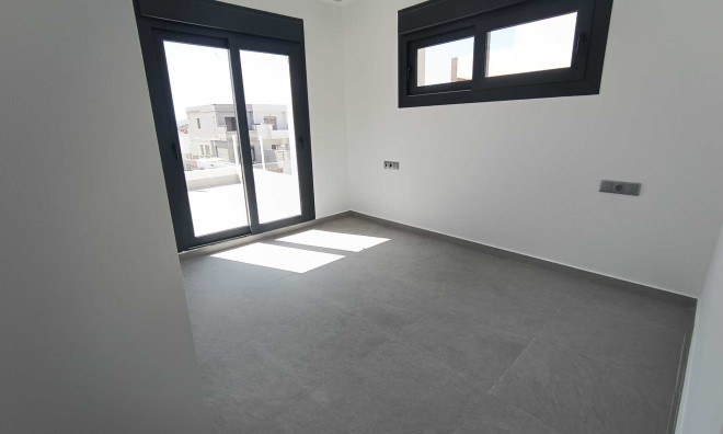 Новое здание - Таунхаус -
Daya Nueva