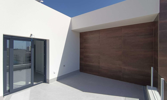 Новое здание - Таунхаус -
Daya Nueva