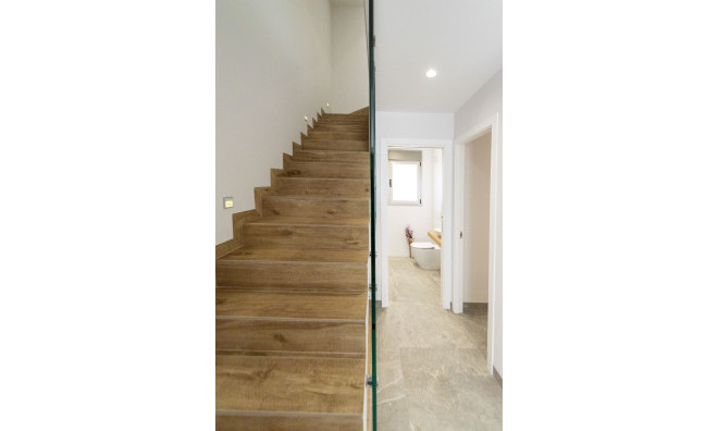 Новое здание - Таунхаус -
Pilar de la Horadada