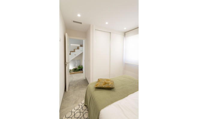 Новое здание - Таунхаус -
Pilar de la Horadada