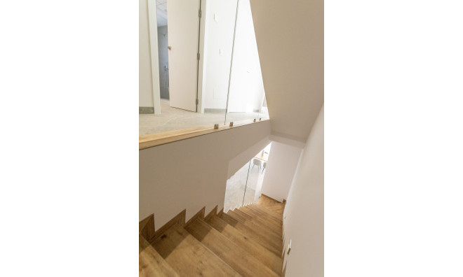 Новое здание - Таунхаус -
Pilar de la Horadada