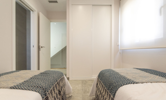 Новое здание - Таунхаус -
Pilar de la Horadada