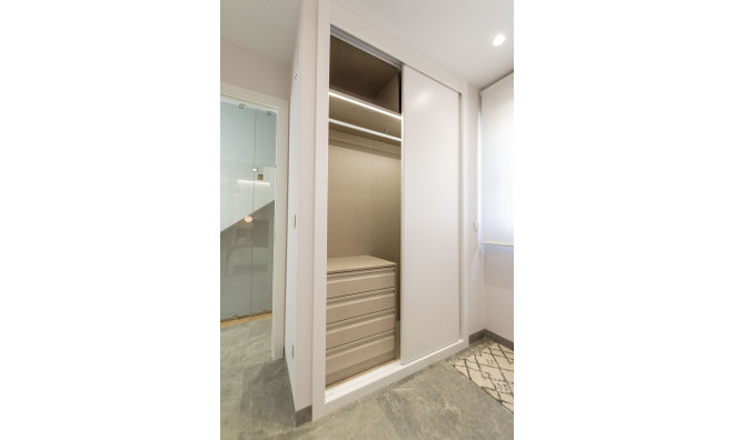 Новое здание - Таунхаус -
Pilar de la Horadada