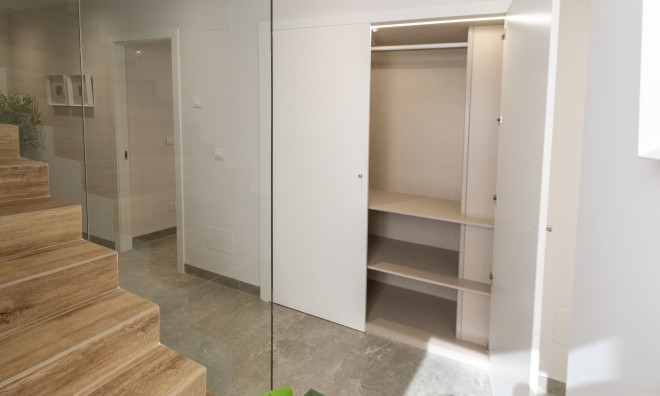 Новое здание - Таунхаус -
Pilar de la Horadada