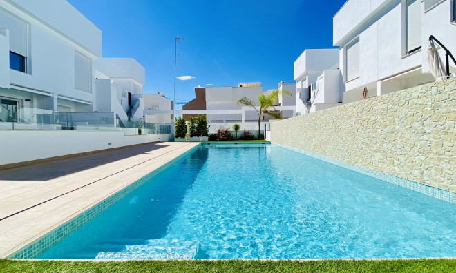 Obra nueva - Bungalow -
Pilar de la Horadada