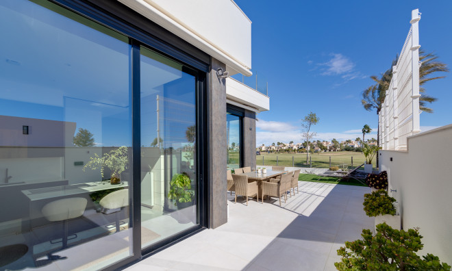 Новое здание - Таунхаус -
Pilar de la Horadada