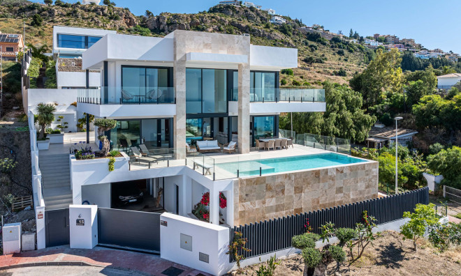 Nieuwbouw Woningen - Villa -
Benalmádena