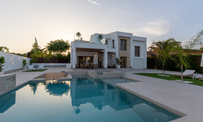 Obra nueva - Villa -
Orihuela Costa
