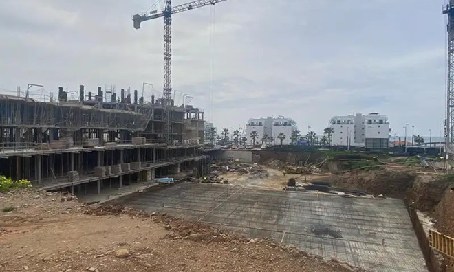 Obra nueva - Ático -
Torrox