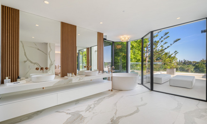 Новое здание - Villa -
Marbella