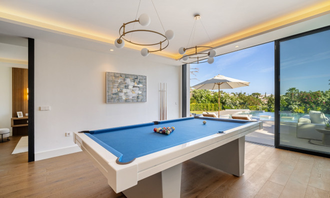 Новое здание - Villa -
Marbella