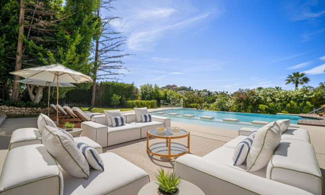 Новое здание - Villa -
Marbella