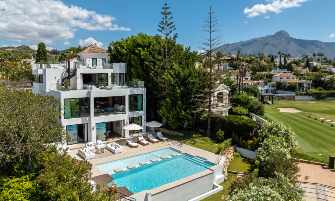 Новое здание - Villa -
Marbella