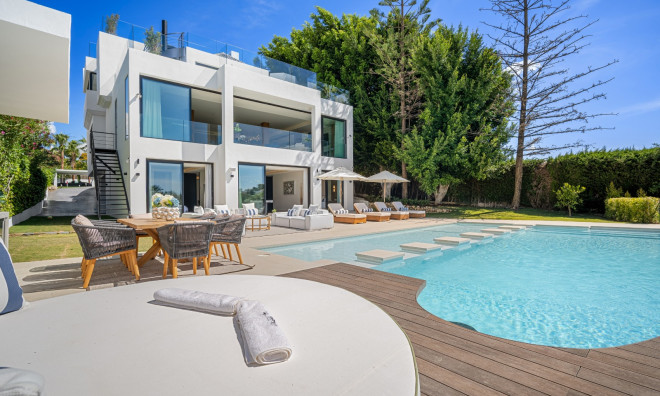 Новое здание - Villa -
Marbella