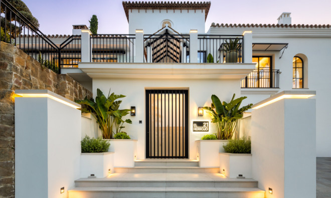 Новое здание - Villa -
Benahavís