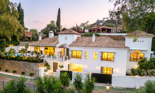 Новое здание - Villa -
Benahavís