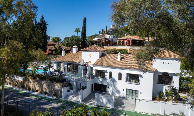 Новое здание - Villa -
Benahavís