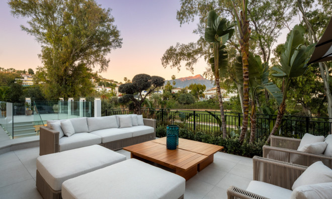 Новое здание - Villa -
Benahavís