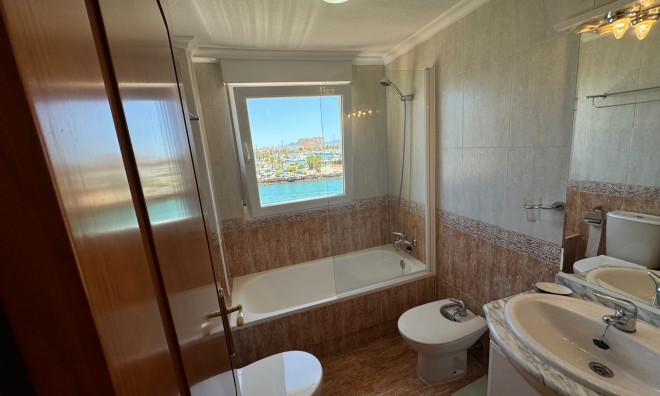 Resale - Apartment / flat -
La Manga Del Mar Menor - La Manga