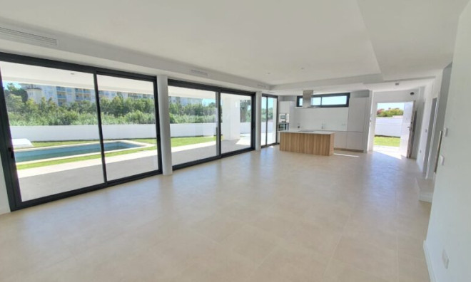 Obra nueva - Villa -
Manilva