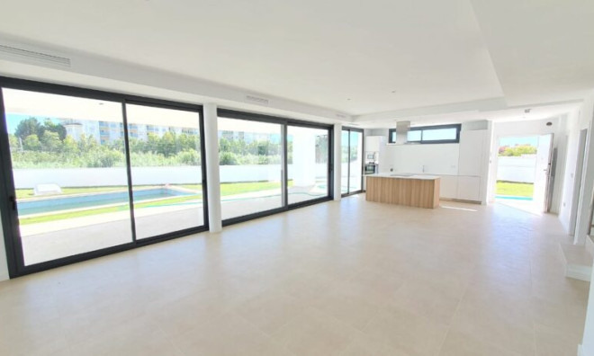 Obra nueva - Villa -
Manilva