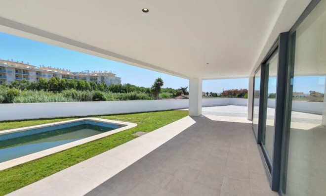 Obra nueva - Villa -
Manilva