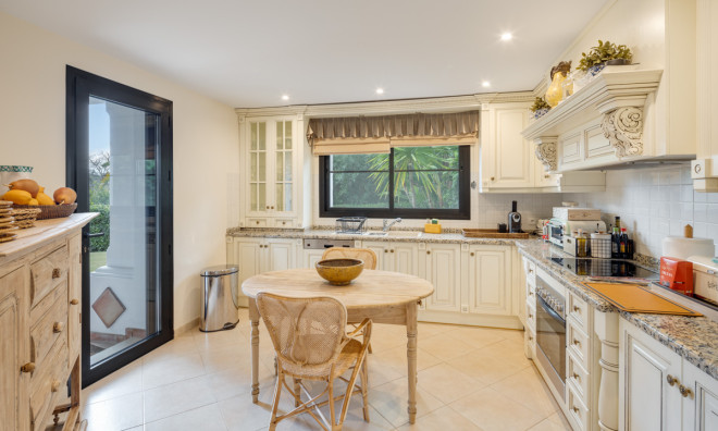 Новое здание - Villa -
Benahavís