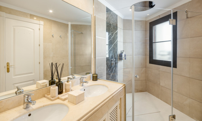 Новое здание - Villa -
Benahavís