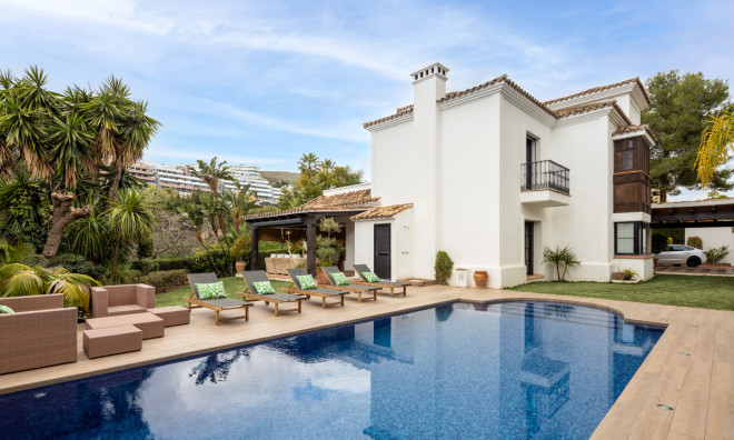 Новое здание - Villa -
Benahavís