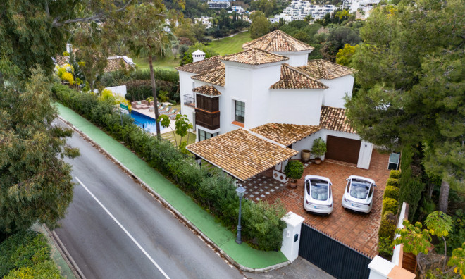 Новое здание - Villa -
Benahavís