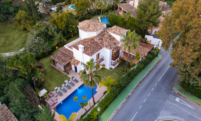 Новое здание - Villa -
Benahavís