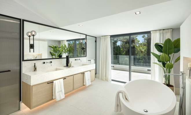 Obra nueva - Villa -
Marbella