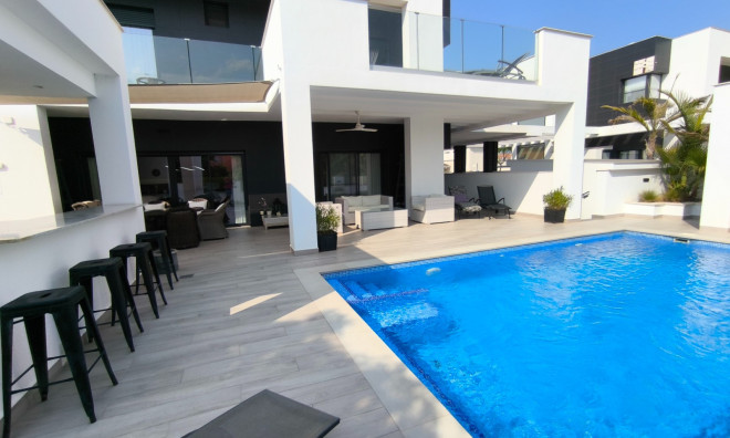 Resale - Villa -
Torre-Pacheco - Mar Menor Golf Resort