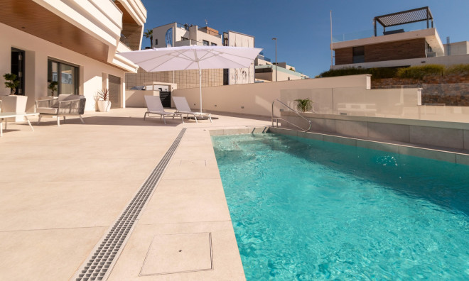 Återförsäljning - Villa -
Alicante - Campoamor