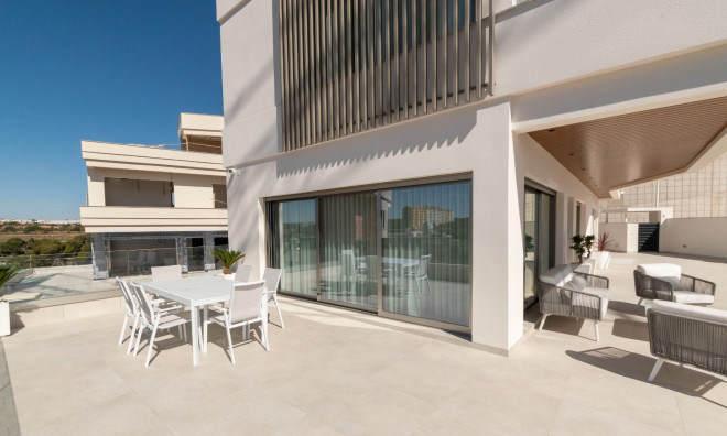 Återförsäljning - Villa -
Alicante - Campoamor