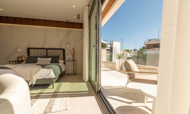 Återförsäljning - Villa -
Alicante - Campoamor