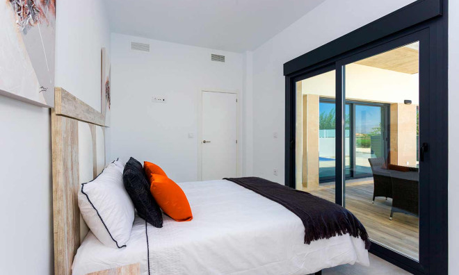 Новое здание - Таунхаус -
Daya Nueva