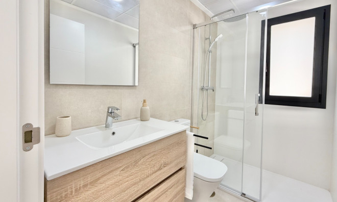 New Build - Villa / Semi semi-detached -
Cox