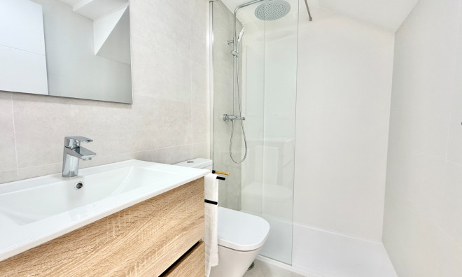 New Build - Villa / Semi semi-detached -
Cox