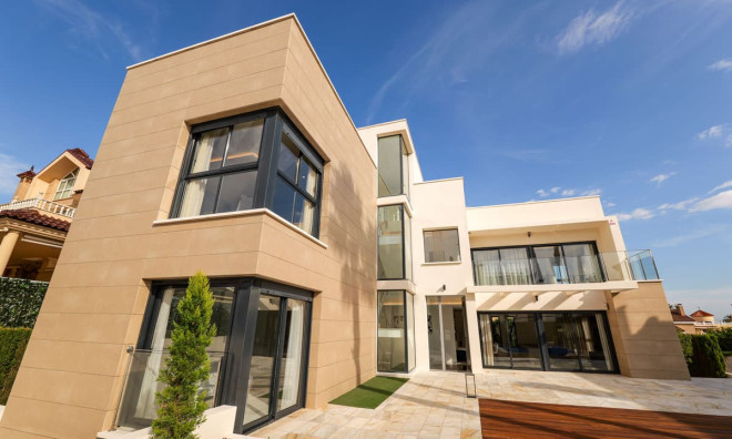 Nieuwbouw Woningen - Villa -
Torrevieja