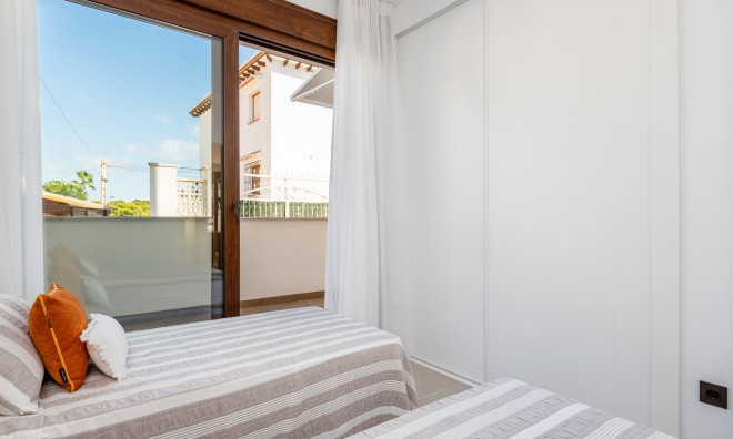Nybyggnation - Bungalow -
Torrevieja