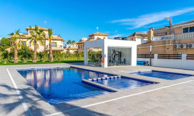 Obra nueva - Ático -
Torrevieja
