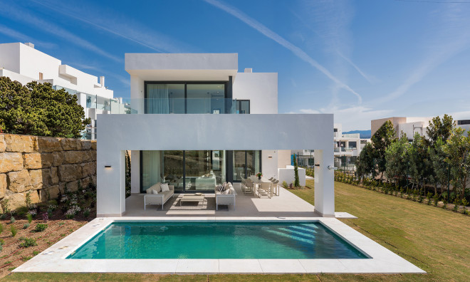 Obra nueva - Villa -
Estepona