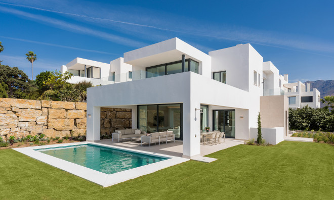 Obra nueva - Villa -
Estepona