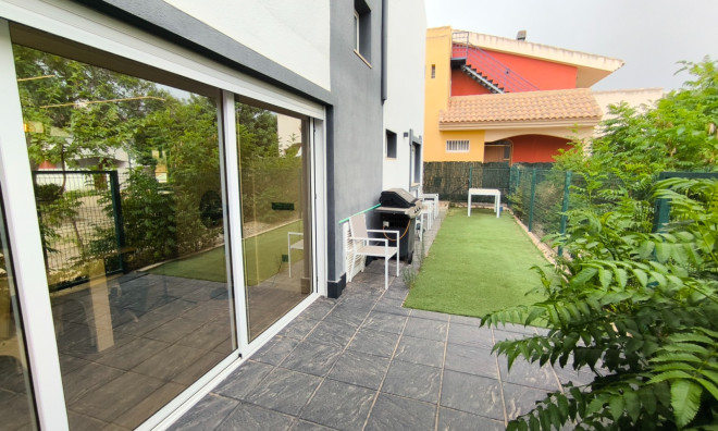 Resale - Villa / Semi semi-detached -
Murcia