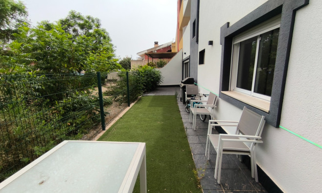 Resale - Villa / Semi semi-detached -
Murcia