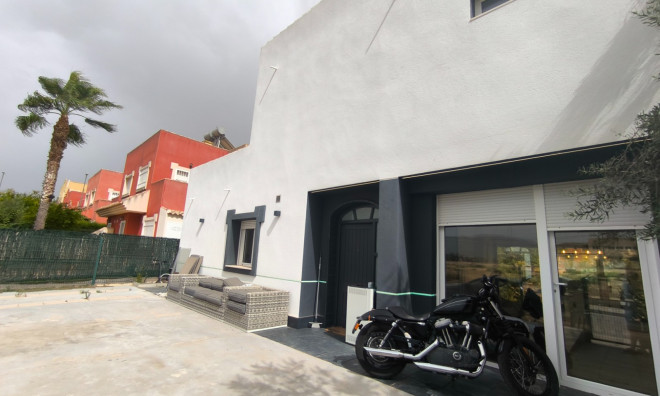 Resale - Villa / Semi semi-detached -
Murcia