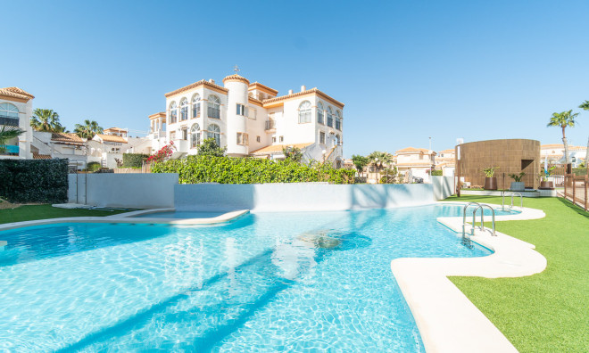 Nybyggnation - Takvåning -
Orihuela Costa