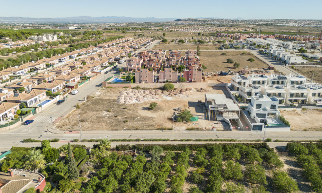 Obra nueva - detached -
Los Montesinos